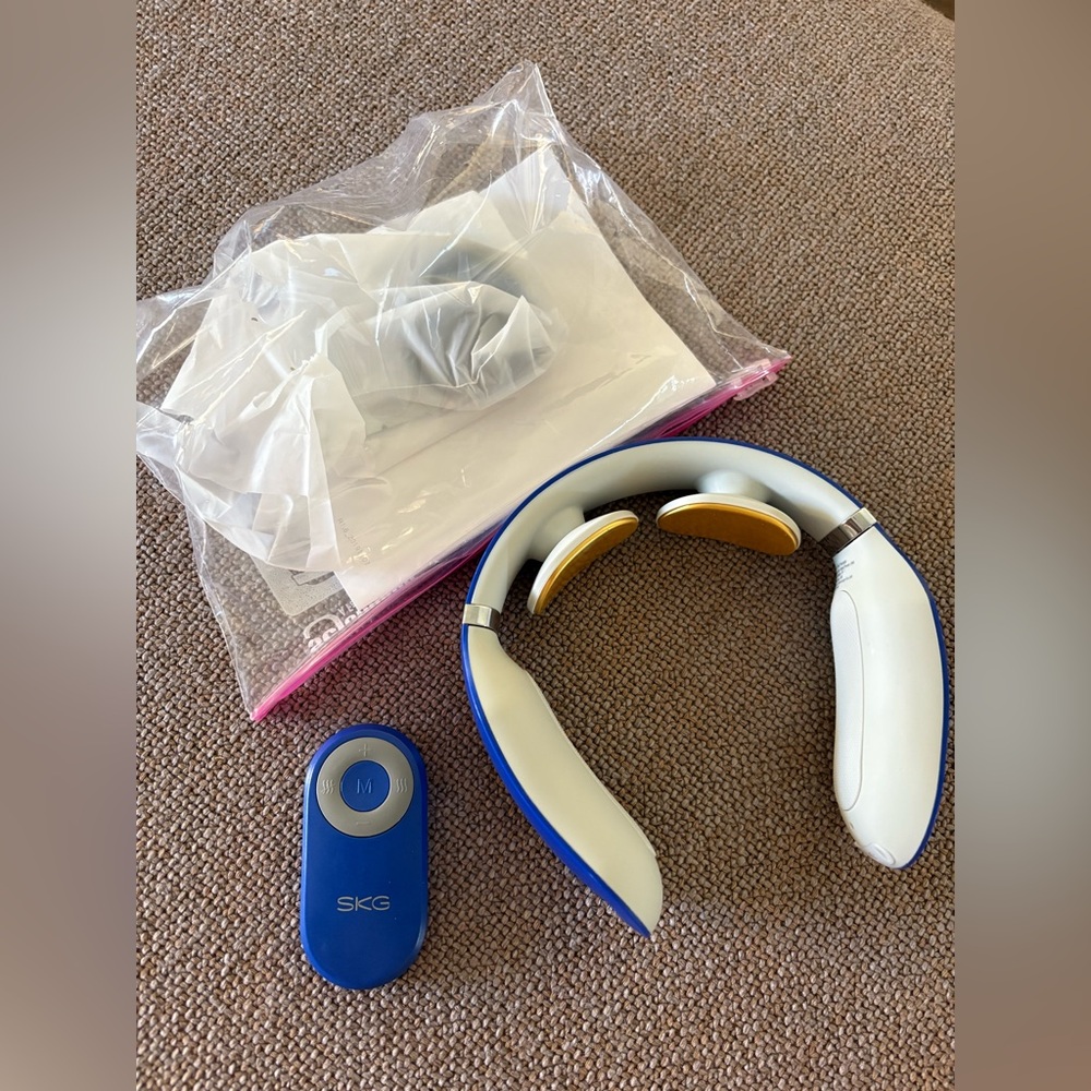 SKG K4 Portable Neck Massager with heat